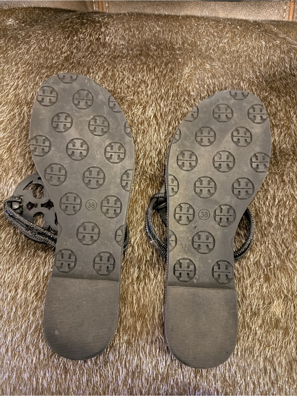 Tory Burch Black Logo Medallion Toe-Post Sandals - Picture 9 of 10